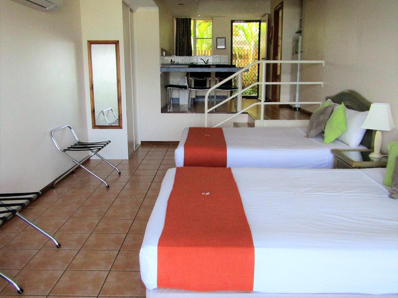 Sunlit Waters Studio Apartments Airlie Beach Luaran gambar