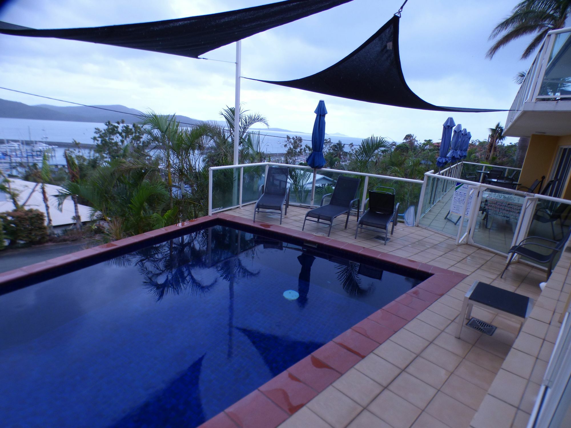 Sunlit Waters Studio Apartments Airlie Beach Luaran gambar